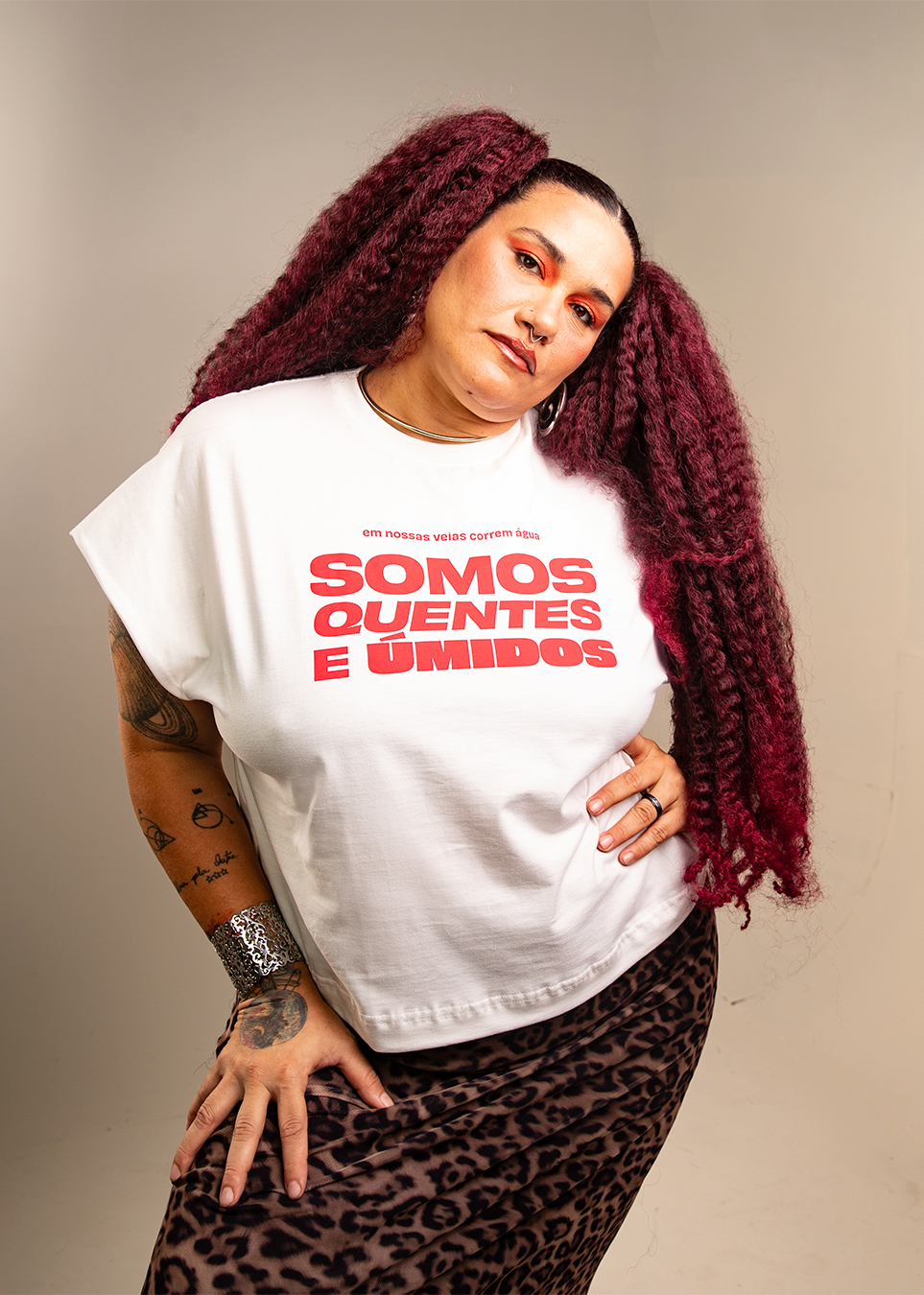 Cropped quentes e úmidos